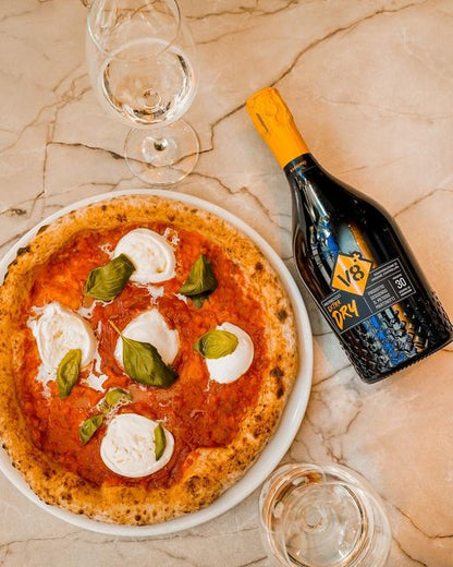 Fles prosecco met Pizza 